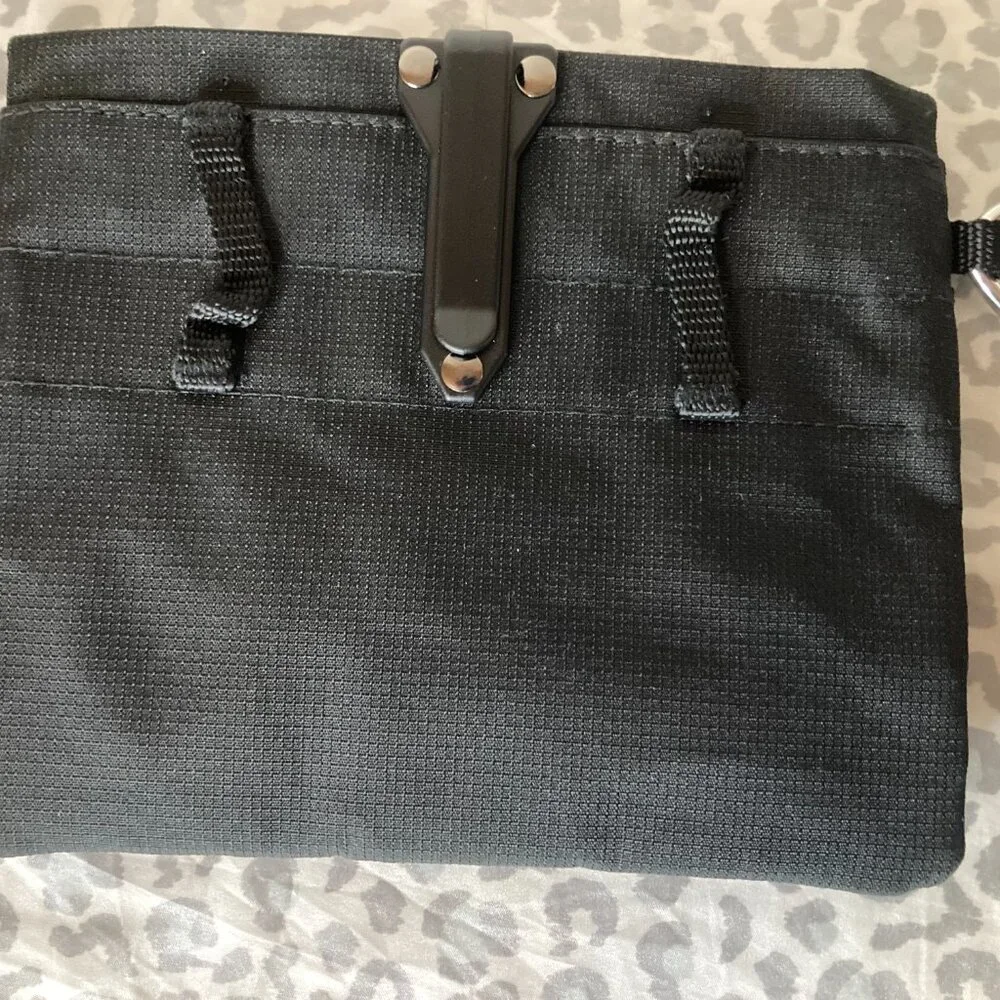 PetSafe Treat Pouch Sport (Black) - Dog/Puppy Training Aid 2 Pockets + Carabiner